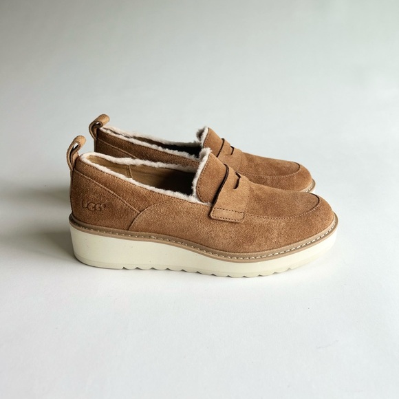 UGG Penny Tan Suede Sheepskin Leather Fur Trim Rubber Outsole Loafers size 8 - Picture 2 of 16